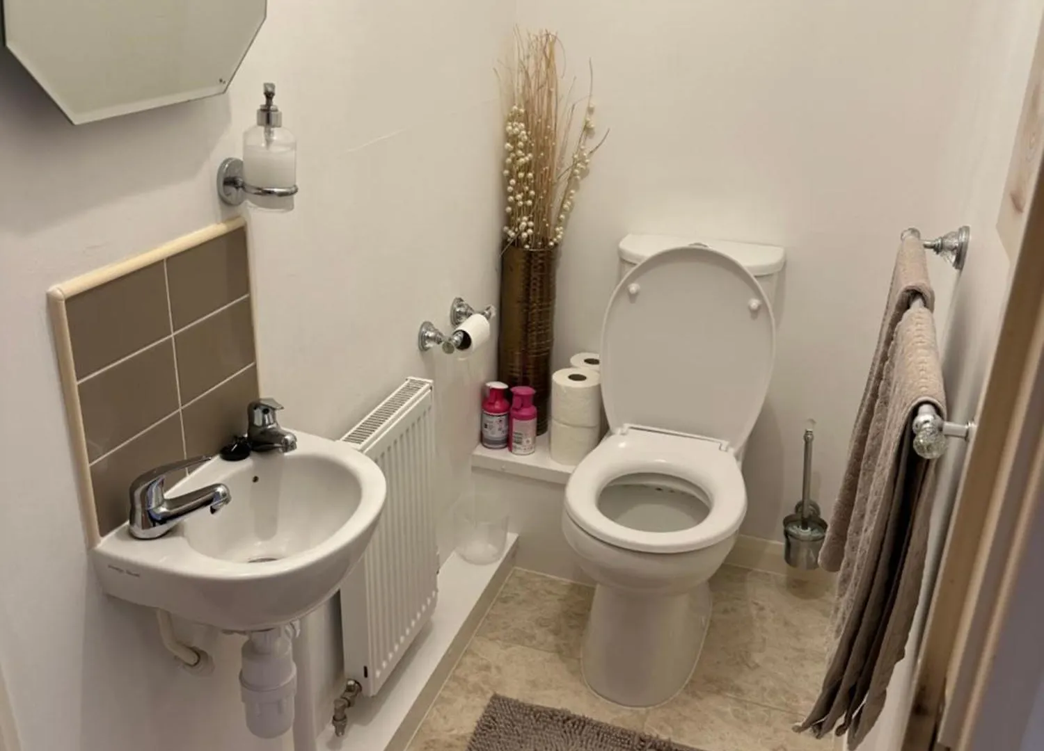 Cosy Double Bedroom In Newcastle Upon Tyne - Access To Shared Kitchen, Shared Lounge And Shared Conservatory Areas Inc Sky Tv And Netflix Rum i privatbostad