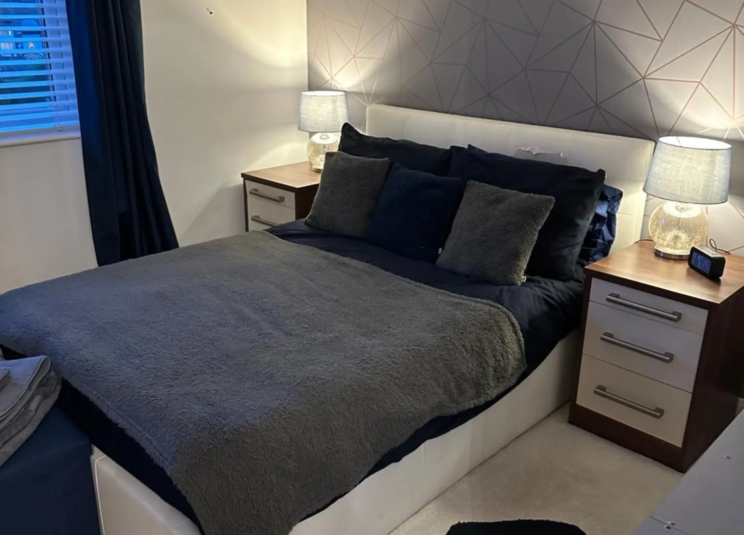 Cosy Double Bedroom In Newcastle Upon Tyne - Access To Shared Kitchen, Shared Lounge And Shared Conservatory Areas Inc Sky Tv And Netflix