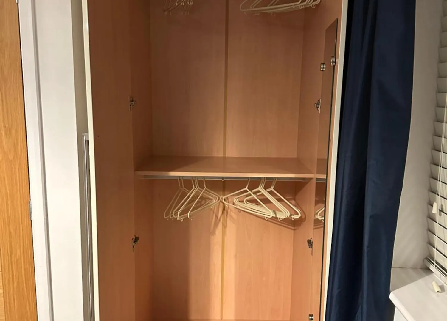 Cosy Double Bedroom In Newcastle Upon Tyne - Access To Shared Kitchen, Shared Lounge And Shared Conservatory Areas Inc Sky Tv And Netflix